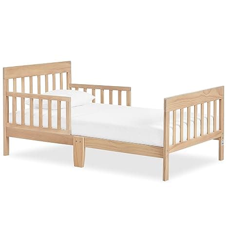 Dream On Me Finn Toddler Bed in Vintage White Oak, Greenguard Gold and JPMA Certified, Non-Toxic Finish, Made of Sustainable New Zealand Pinewood, Low-to-Floor Design with Safety Guard Rails